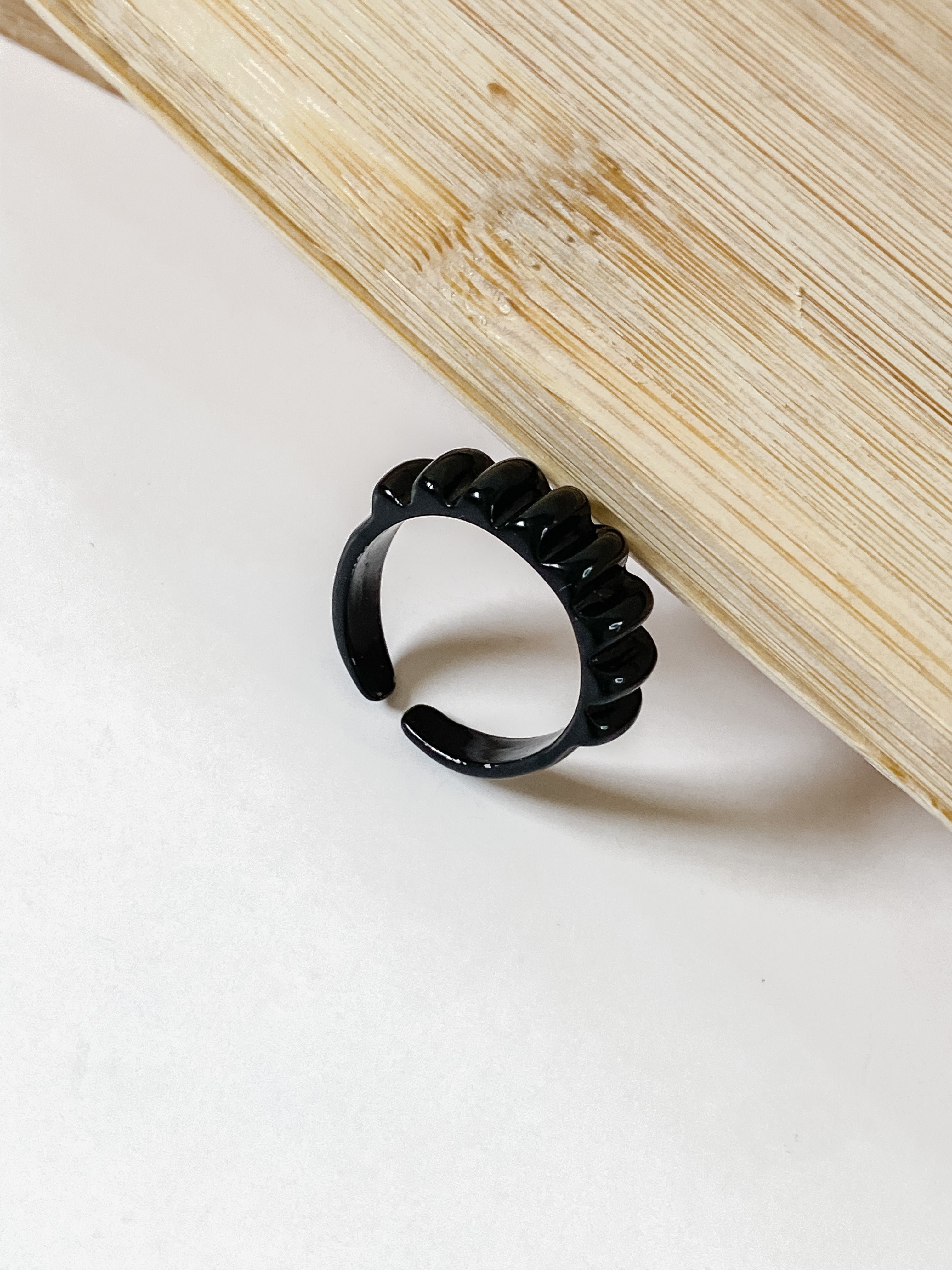 Rustic Scalloped Top Ring