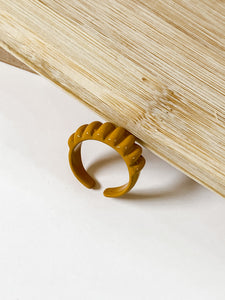 Rustic Scalloped Top Ring