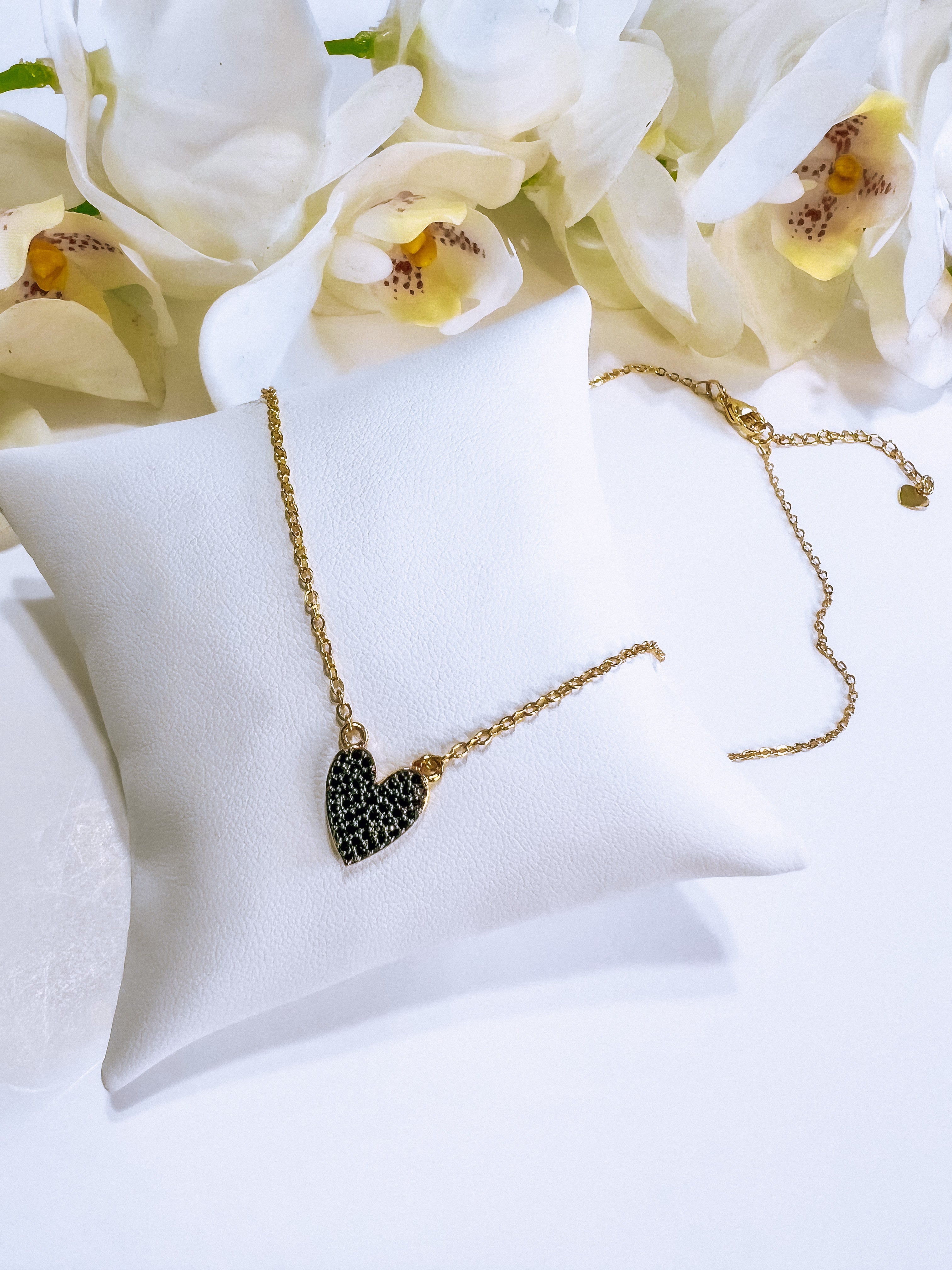 Small Black Heart Zirconium Necklace