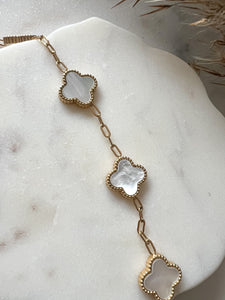 Dainty Nacre Clover Bracelet