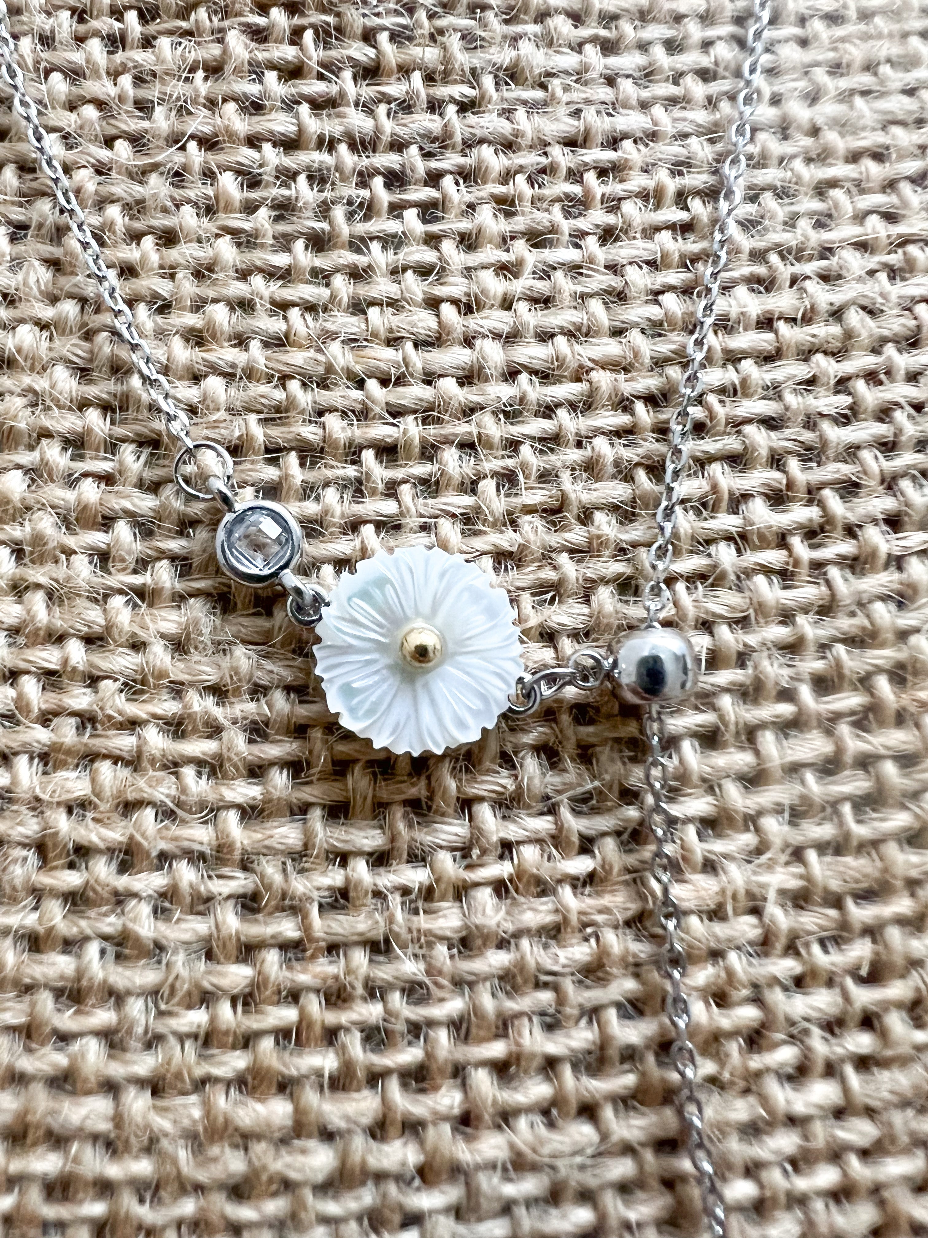 Mini Daisy Necklace
